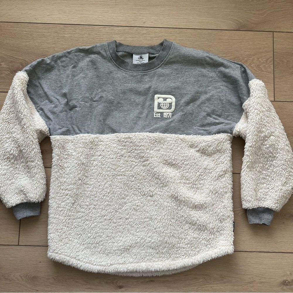 Disney Parks Walt Disney World Gray Sherpa Spirit Jersey Small